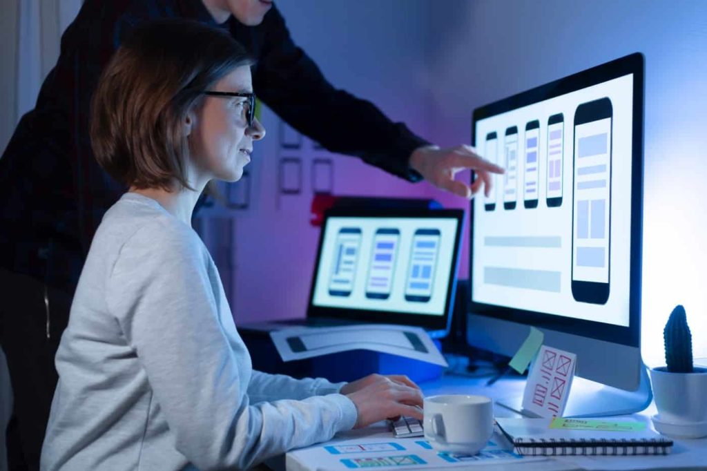 designers-create-user-interface-mobile-phones